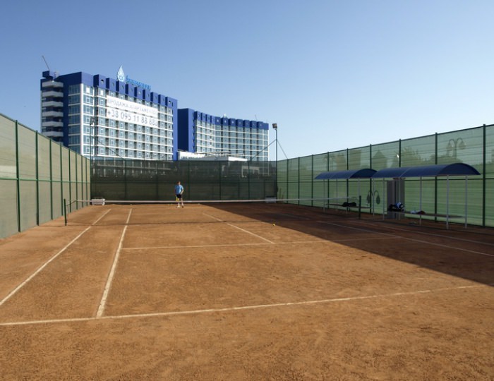 Теннисные корты - Курортный комплекс «Аквамарин»