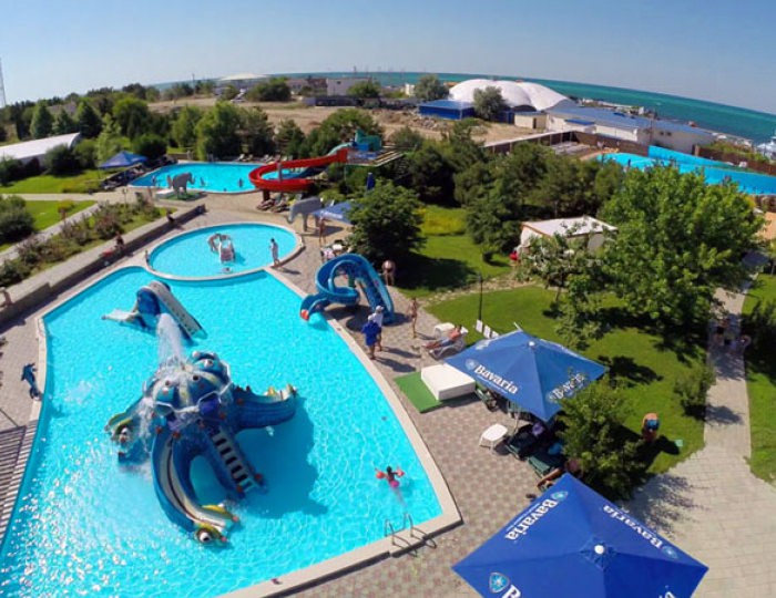 Детские горки и бассейны в аквапарке - Курортный комплекс «Аквамарин»